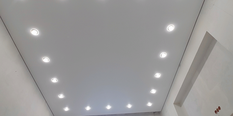 Натяжные потолки как элемент декора