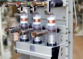 Масляные и вакуумные высоковольтные выключатели и их эксплуатация.