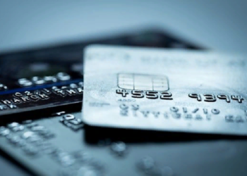 Банки урезают лимиты по картам