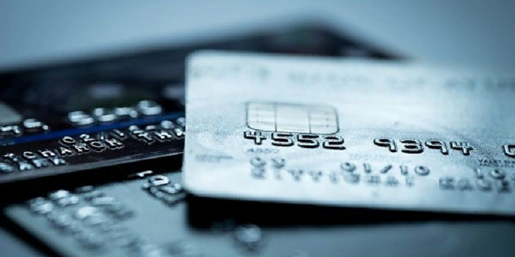 Банки урезают лимиты по картам