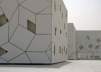 Стеклофибробетон для фасадного декора: достоинства и монтаж