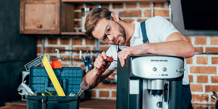 Ремонт кофемашин Delonghi: правила и требования