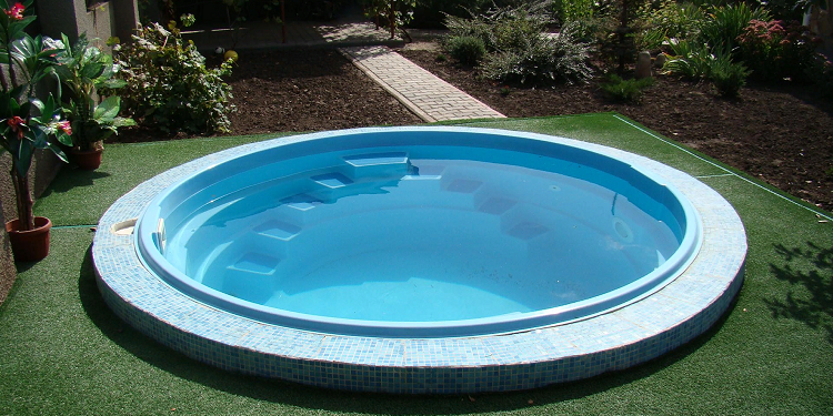 По каким характеристикам выбирать бассейн для дома или дачи (Vashbas)