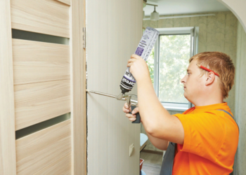 Установка межкомнатной двери: правила и советы