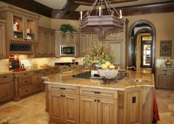 Преимущества и правила ухода за кухнями из массива