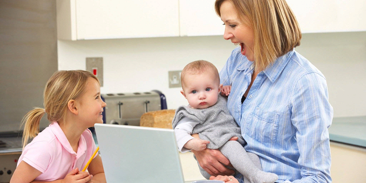 Как заработать маме в декрете и советы