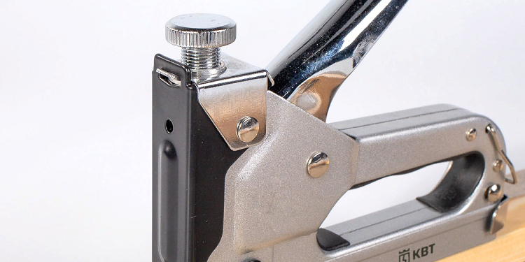 Строительные степлеры: виды, применение и достоинства