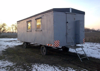 Житловий вагончик на шасі: переваги та використання