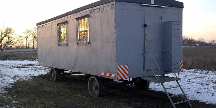 Житловий вагончик на шасі: переваги та використання