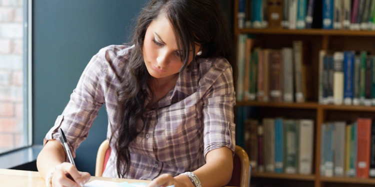 Замовити магістерську роботу: переваги та ризики для студентів