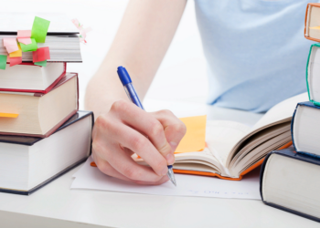 Замовлення докторської дисертації: ризик чи можливість для науковців