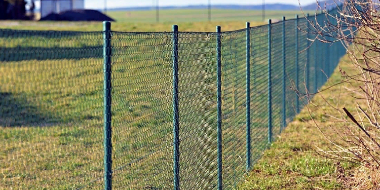 Як встановити паркан з сітки та декілька корисних порад