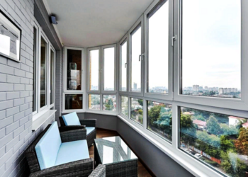 Теплое остекление балконов: достоинства и правила