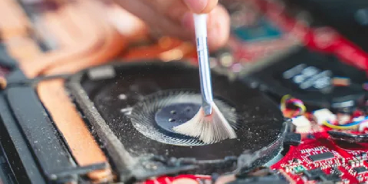 Чистка ноутбука от пыли: важная процедура для оптимальной работы вашего устройства