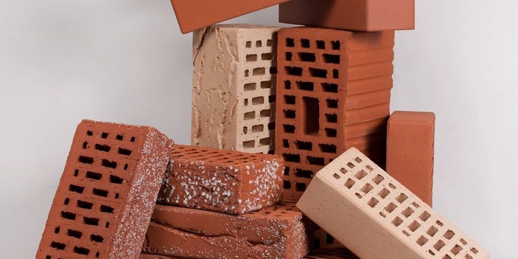 Рядовой кирпич: достоинства и основные правила кладки