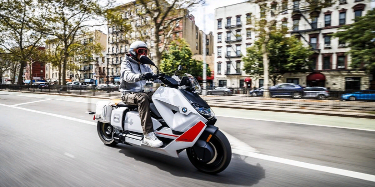 Скутеры: идеальное решение для быстрой езды по дорогам