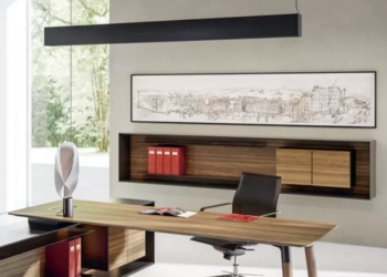 Стол руководителя: требования, виды и рекомендации по выбору