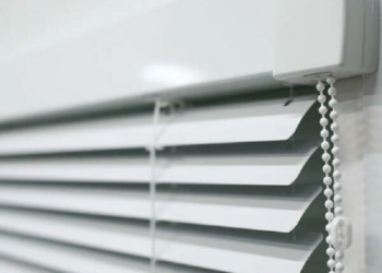 Горизонтальные жалюзи для окон: достоинства и выбор