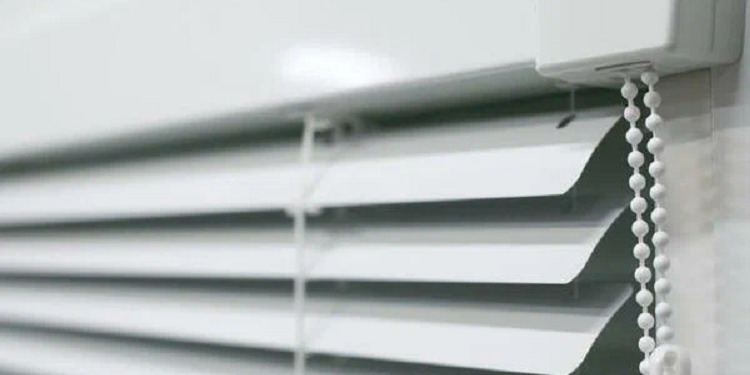 Горизонтальные жалюзи для окон: достоинства и выбор