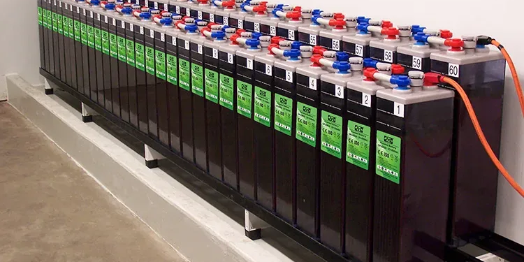 Акумулятори для сонячних станцій: яким вимогам вони повинні відповідати