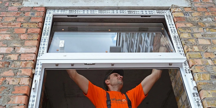 Технология и правила установки пластикового окна Запорожье в кирпичной стене