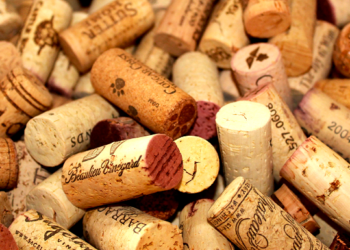 Цікаві ідеї оформлення декору на дачі з винних пробок