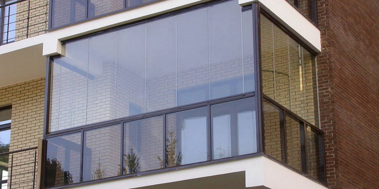 Особенности остекления балкона под ключ в Одессе и достоинства