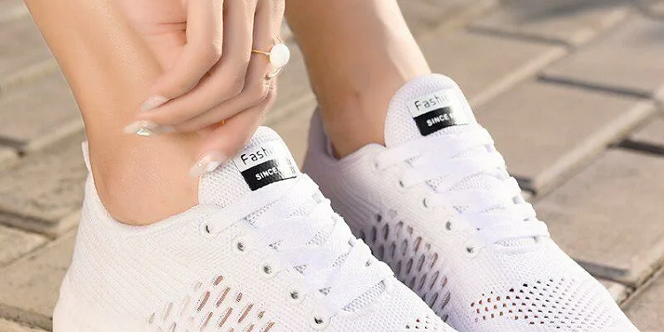 Criteria for choosing sneakers for women and tips