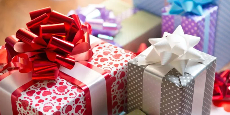 Сувеніри у якості подарунка: переваги та вибір