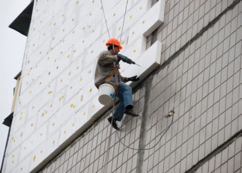 Утепление фасада: что нужно знать, правила и рекомендации