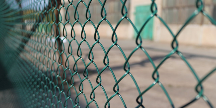 Переваги покупки сітки для огорожі від виробника ТОВ “НОВИЙ-ДВІР”