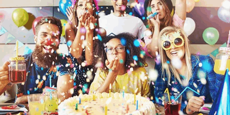 Как поздравить женщину с Днем Рождения: правила и советы