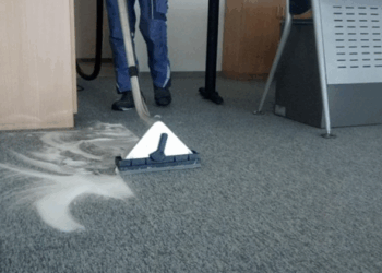 Химчистка ковролина на дому: правила и советы