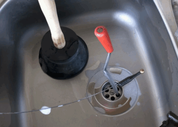 Прочистка труб и технология устранения засоров