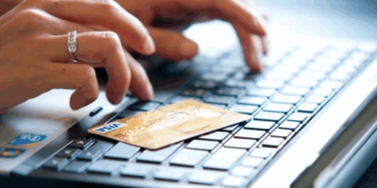 Позика на карту або готівкою: плюси та мінуси способів видачі