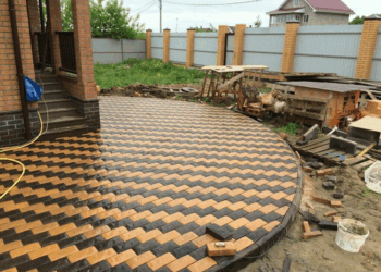 Укладка тротуарной плитки: особенности, технология и варианты