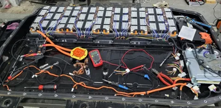 Как выполняется ремонт батарей на электромобиле и советы