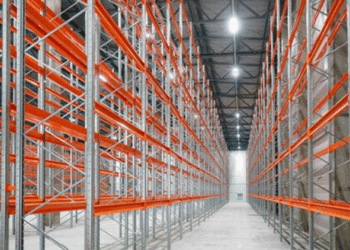 Фронтальные стеллажи для склада: достоинства и установка