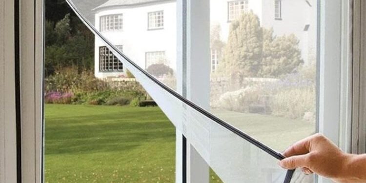 Выбор и требования к сеткам от комаров для окон: материалы, монтаж