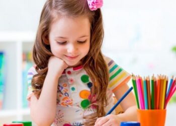 Развитие без гаджетов: как бумажное творчество помогает детям познавать мир и готовиться к школе