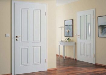 Белые двери в интерьере: 7 удачных примеров, которые преобразят вашу квартиру
