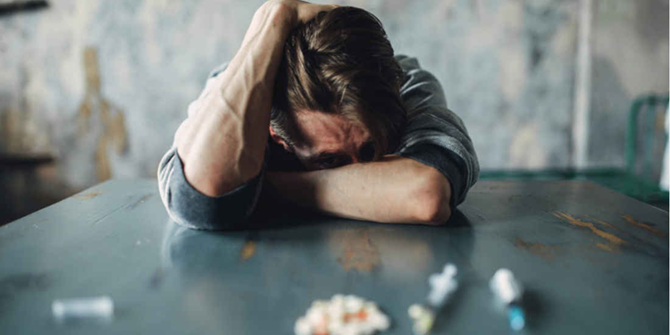 Как распознать наркомана и выявить первые признаки зависимости