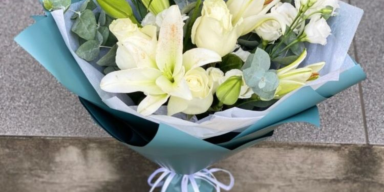 Букет из лилий: как выбрать оформление и собрать эффектную композицию
