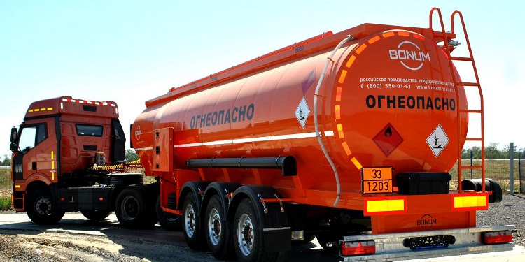 Как выбрать транспортную компанию для перевозки опасных грузов: лицензии и опыт