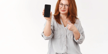 Вся правда о защитных стеклах: за что мы переплачиваем и что реально защищает экран